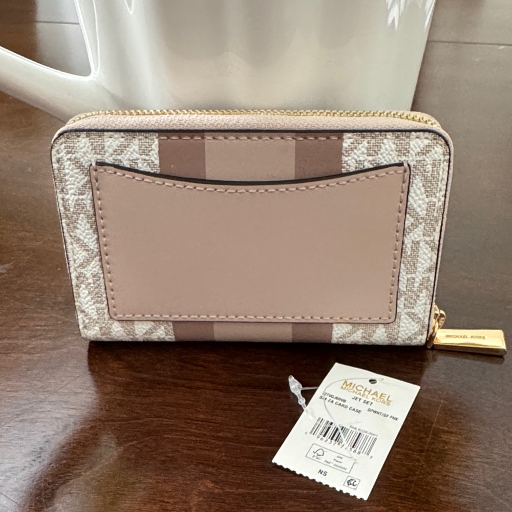 Michael Kors Cream and Tan Logo Wallet - Picture 2 of 4